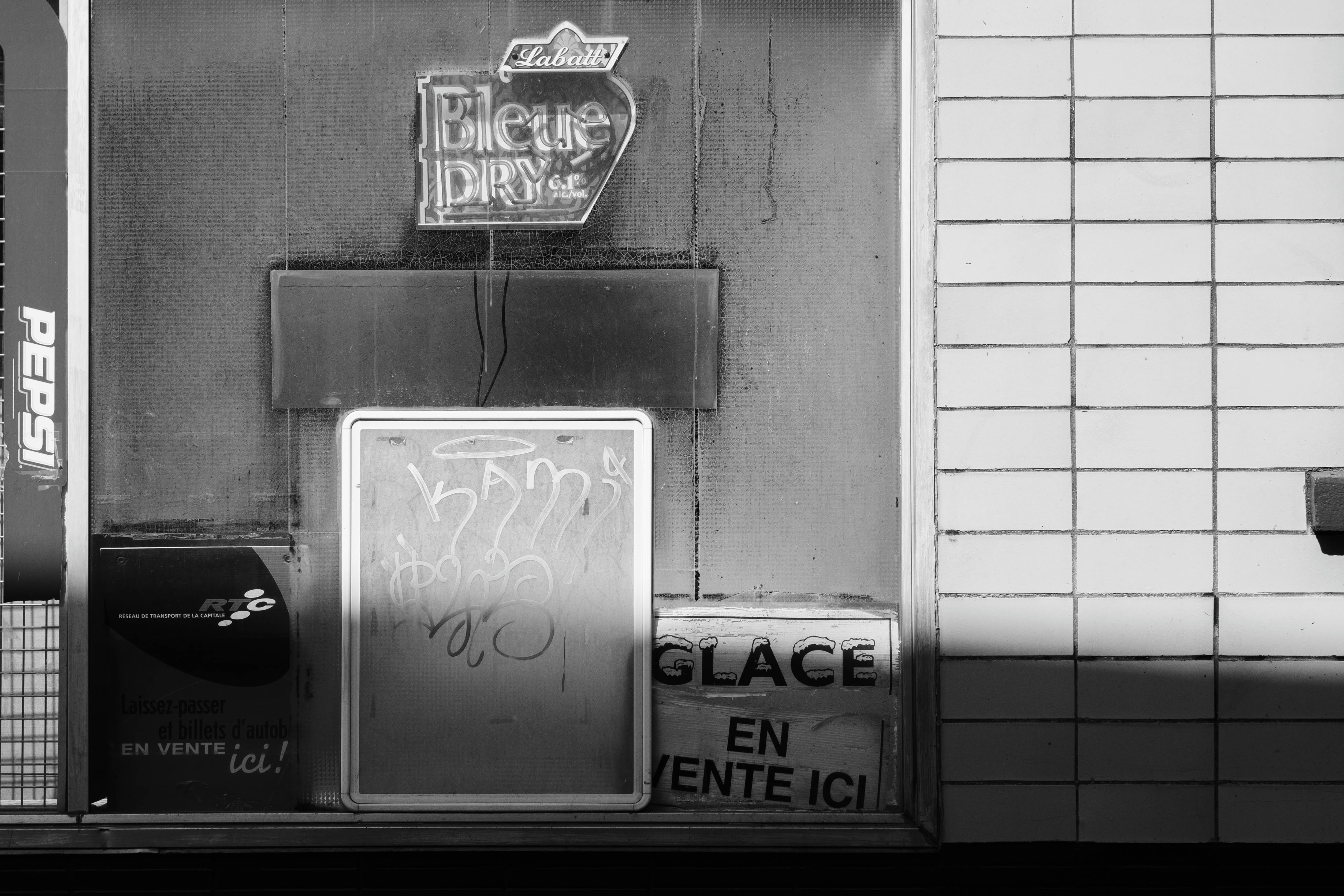 Devanture de dépanneur